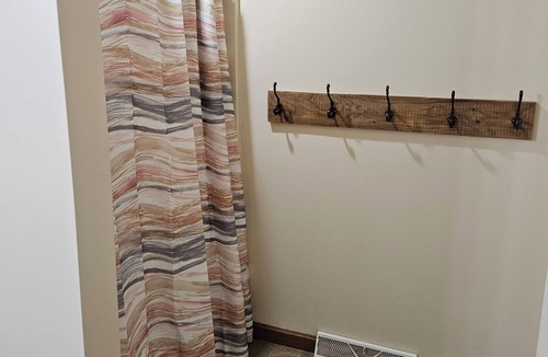 Bristolville Apartment | Ledgestone Farms-Charming Country Studio
