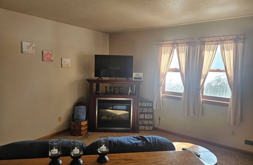 Bristolville House | Ledgestone Farms-Quiet Country Apartment
