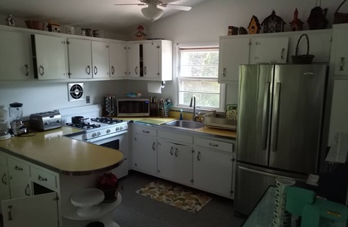 Tuckahoe Apartment | Light, Airy, Wood-floors, 1 mile from Southampton Village, Pet Friendly, sleep 6