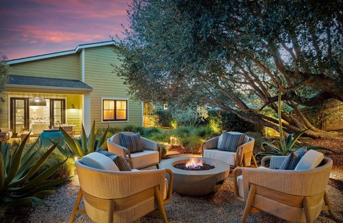 The Mesa House | Lighthouse Dreams - Mesa Stunner Near the Beach