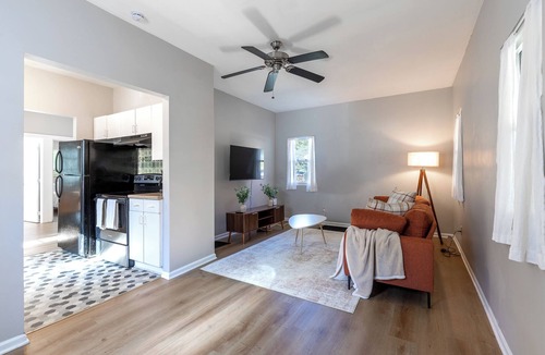 South Kansas City House | Lil Nugget – Cozy 2BR Pet-Friendly Home in Kansas City