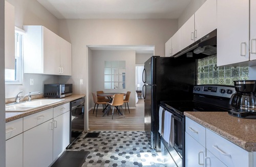 South Kansas City House | Lil Nugget – Cozy 2BR Pet-Friendly Home in Kansas City