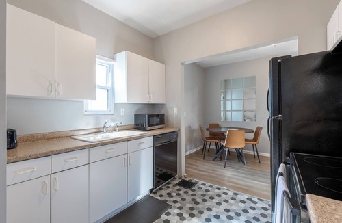 South Kansas City House | Lil Nugget – Cozy 2BR Pet-Friendly Home in Kansas City