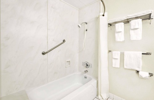 Chambersburg Hotel | Lincoln Way Inn