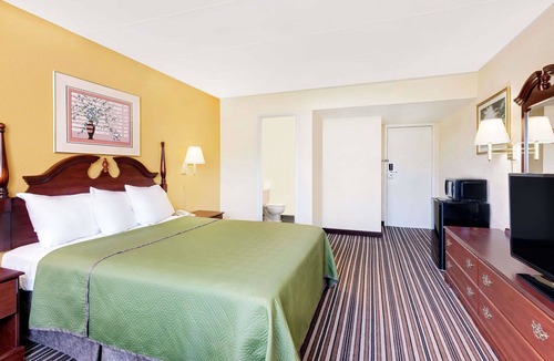 Chambersburg Hotel | Lincoln Way Inn