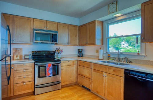 Bayville House | Linekin Lodge | Oceanfront | 3BDR| Deep Water Dock| Beach