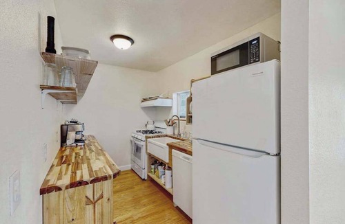 Bear Valley Cabin | Little Black Bear | Hillside Cottage | City Views