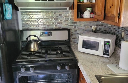 Ware House | Little House Inn - Private Home - Secluded - Ware - 2 bedroom, sleeps 6