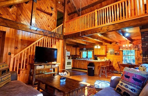 Beaver Cove Cabin | Little Moose Lodge *Lake Access*Pet Friendly*A/C*Washer/Dryer