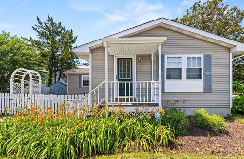 Little Salisbury House | Little Salisbury Coastal Cottage | Grill + Patio