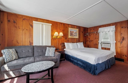 Littleton Hotel | Littleton Motel - King Suite