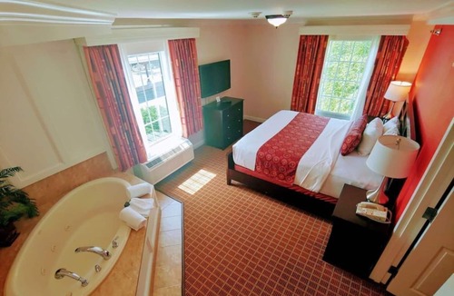 West Orange Hotel | Lively Studio at Wilshire Grand Hotel. Rest & Enjoy