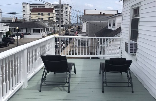 Hampton House | Location! Value! Steps to Beach! Perfect for Summer Trip- Spacious 4-5BR Retreat