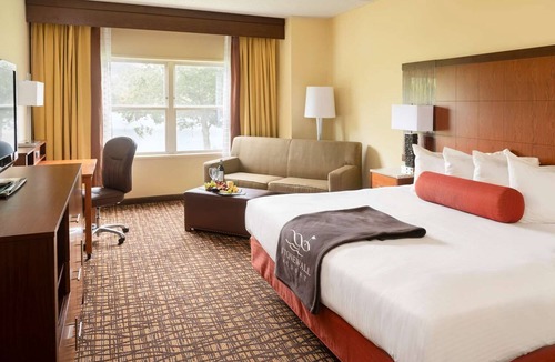 Roanoke Cabin | Lodge King Room | Scenic Views | No Hidden Fees