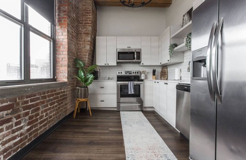 Kansas City Apartment | Loft in the Rivermarket District! Rooftop access and DT KC views. Walk to City Market, local coffee shops, restaurants, shops or hop on the free streetcar just steps away. Minutes from P&L, T-Mobile, Crossroads, Plaza. 10 min drive to stadiums.