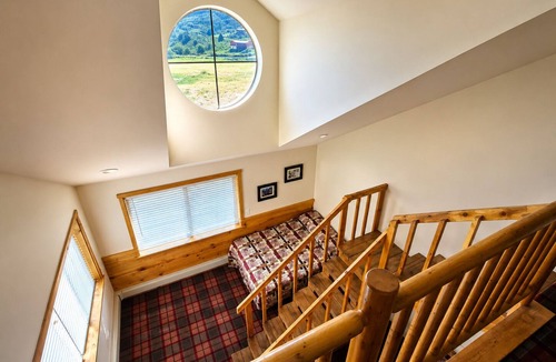 Mammoth Creek Apartment | Loft Suite With Scenic Lake And Mountain Side Views