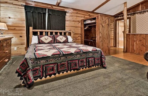 Sylvan Shores Cabin | Log Cabin Near Beaver Lake Wifi Fire Pit