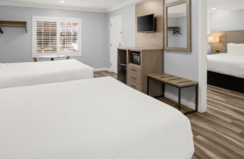 North Fremont Street Hotel | Lone Oak Lodge