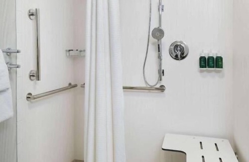 Rosslyn Hotel | Look No More! Self-Parking, Picnic Area, Near Phillips Collection!