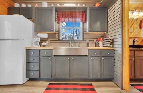 Carbon Hill Cabin | Lovely 1-bedroom cabin with AC in Southeast Ohio