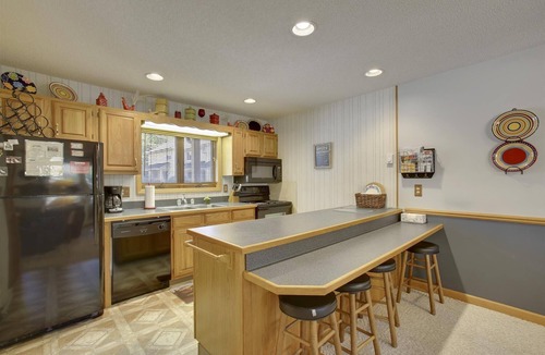 Davis Condo | Lovely 2 bedroom condo is sure to be the perfect reminder. You Gotta Getaway!