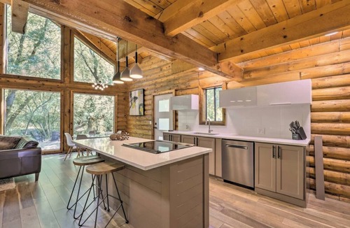 Snowbird Cabin | Lovely 3-bed creekside cabin near Sundance perfect for your getaway