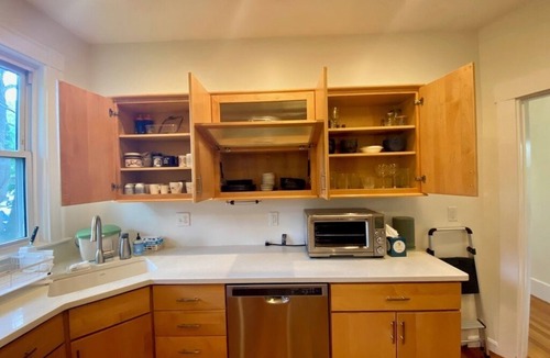 Arlington Apartment | Lovely, bright 2-BR in historic Arlington