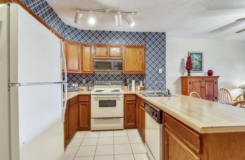 Davis Condo | Lovely condo offers great views, ideal location and all the comforts of home.