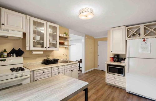 Amesbury Apartment | Lovely Downtown Oasis Near Hospitals, Colleges, and Beaches