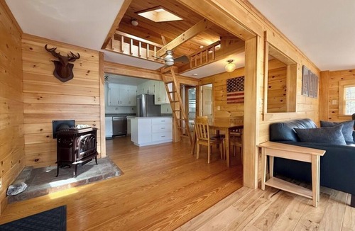 Westhampton Cottage | Lovely lakefront cottage, filled with light
