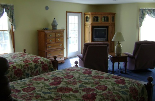 Frederick House | Lovely Large Farmhouse, Pond, Spectacular Views. Great for Events & Retreats
