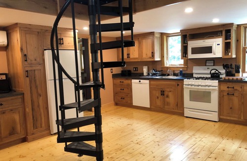 East Calais Cabin | Lovely, secluded cabin in Vermont's "Land of Lakes and Ponds"