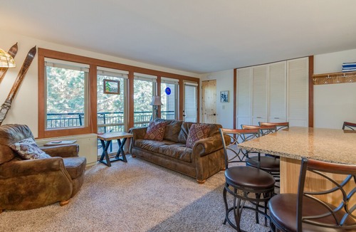 Bend Condo | Lovely Second Floor Seventh Mountain Resort Condo DCCA#076