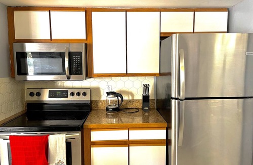 Shrewsbury Apartment | Lovely & Spacious 2 Br, W/King/Queen beds 2 Bath.