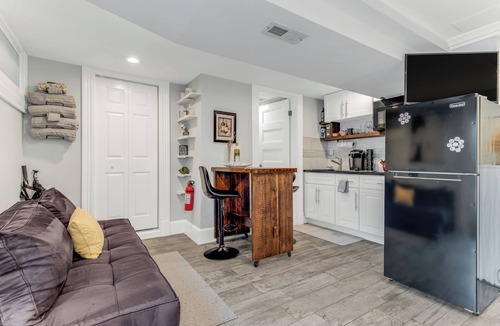 Wellesley House | Lovely Studio Walk to Wellesley and Babson College