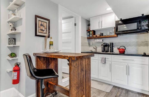 Wellesley House | Lovely Studio Walk to Wellesley and Babson College