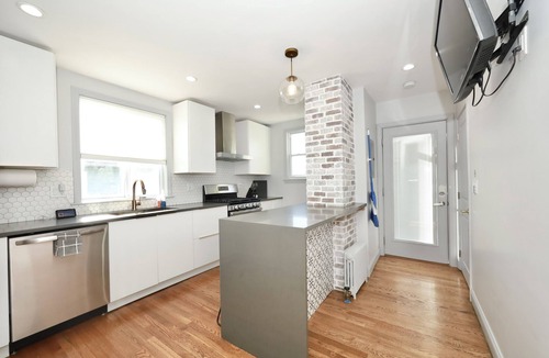 Everett House | Luke 1 House, Safe, Parking, Stylish, MBTA, Memorable