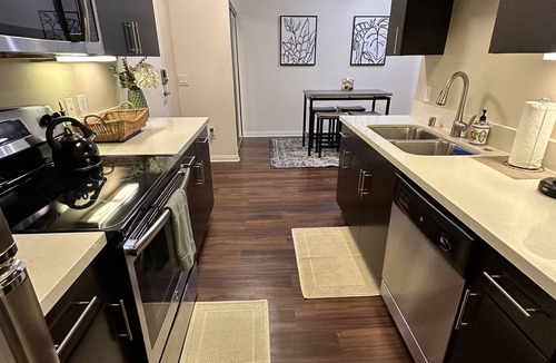 Commerce Apartment | Lush 1 bd Koreatown w/FREE parking & In-Unit laundry