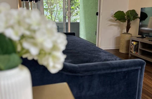 Commerce Apartment | Lush 1 bd Koreatown w/FREE parking & In-Unit laundry