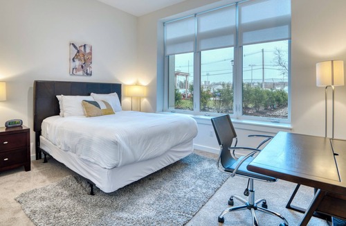 Hingham Apartment | Lux 2 Bed/2 Bath Apartment with Amenities Near Shipyards