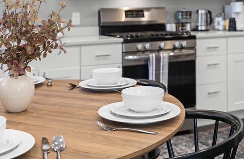 East Somerville House | LUX 8BR Somerville Group Retreat, Sleeps 24, Free Parking, Walk to Green Line