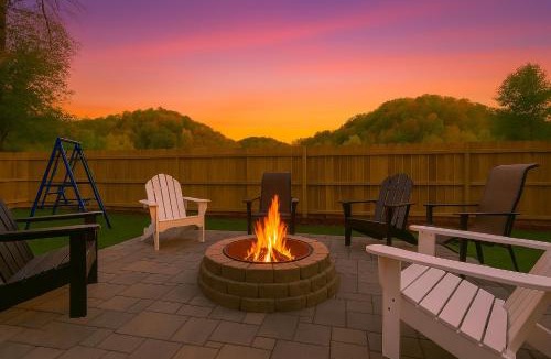 South Bloomingville House | Lux Cabin with Sauna, Hot Tub & Rooftop Firepit