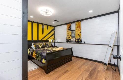 South Bloomingville House | Lux Cabin with Sauna, Hot Tub & Rooftop Firepit