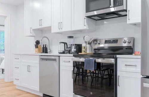 Central Square House | LUX Retreat | Yard Parking Subway | Harvard/MIT/BU
