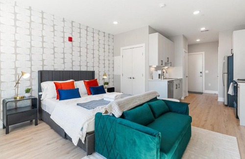Northern Liberties Apartment | Lux Studio Apt - Rooftop - 5 mins to The Fillmore