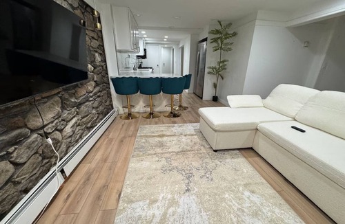 Bryn Mawr Apartment | Luxe 1BR Oasis - Prime NY Stay