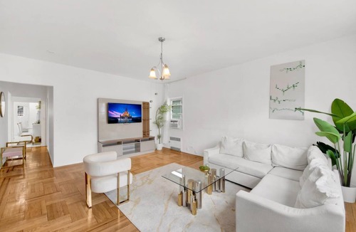 Southeast Yonkers Apartment | Luxe 3BR Oasis Minutes to Manhattan
