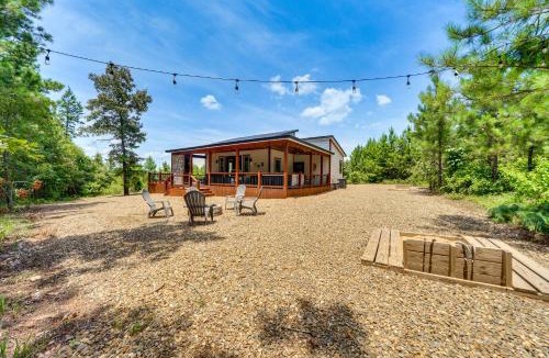 Broken Bow House | Luxe Broken Bow Home w/Hot Tub & Fire Pit!