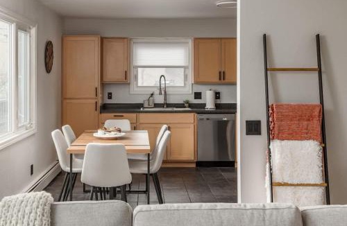 Downtown Anchorage Apartment | Luxe downtown paradise oasis 2br