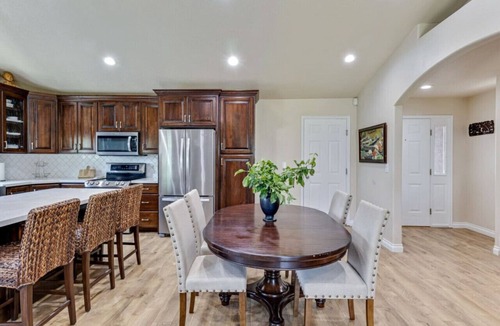 Orem House | Luxe Hot Tub Haven | Free Massage | EV Charger | Hot Tub
